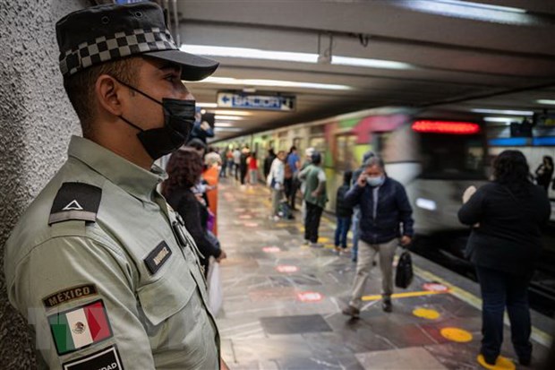 Tàu điện ngầm tại thủ đô Mexico City bị chập điện, 20 người ngạt khói - ảnh 1