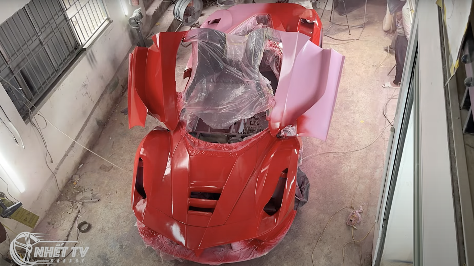 Nhóm bạn trẻ Quảng Ninh mô phỏng Ferrari LaFerrari triệu đô đón Tết: Tốn 250 ngày, làm cửa cánh chim như thật - ảnh 13