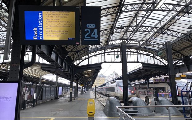 Pháp: Một nhà ga ở thủ đô Paris phải đóng cửa do hành vi phá hoại - ảnh 1