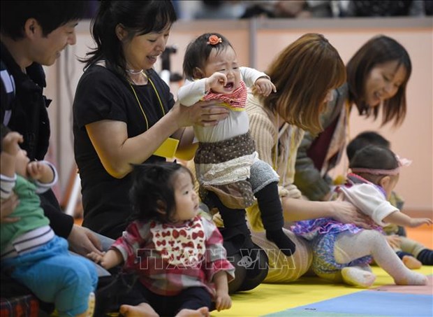 Tăng tỷ lệ sinh-ưu tiên hàng đầu của Chính phủ Nhật Bản - ảnh 1