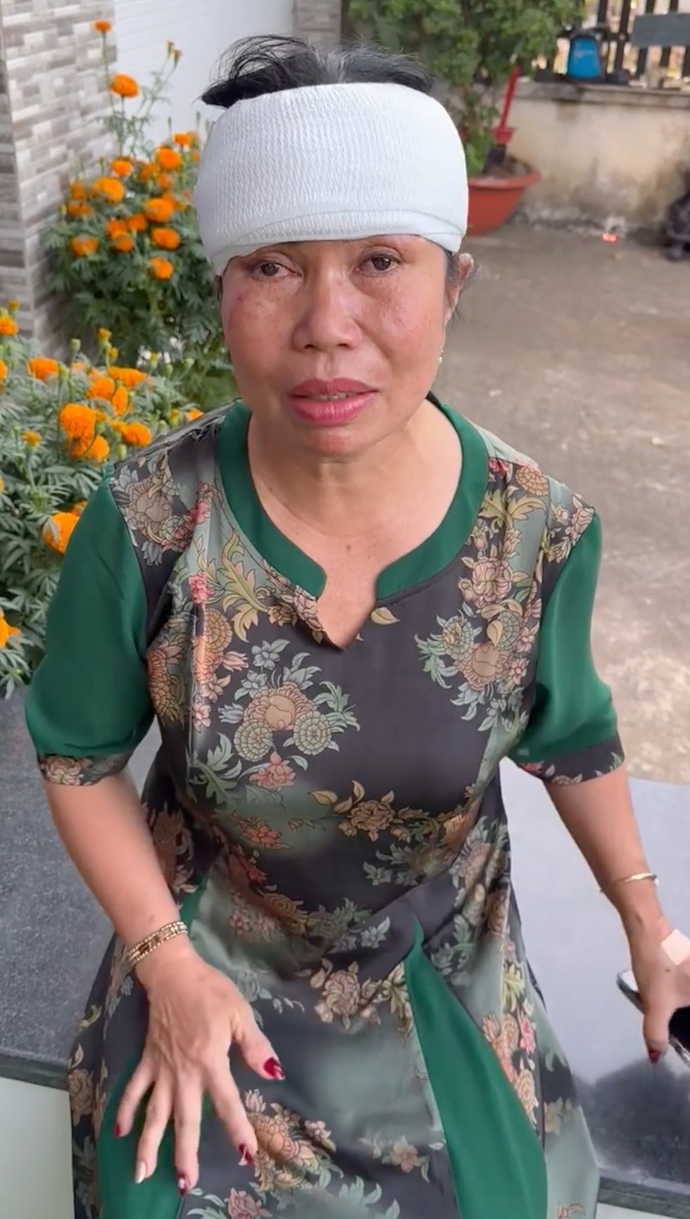 Mẹ Dương Lâm gặp sự cố ngay mùng 2 Tết, ra giêng tiếp tục đi khám - ảnh 1