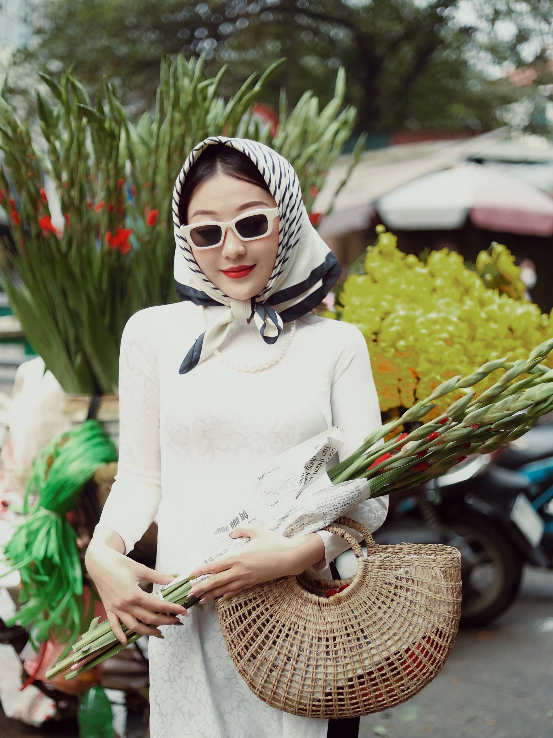 Gen Z ưa trào lưu diện áo dài chụp ảnh Tết, giữ nét duyên dáng con gái Việt - ảnh 2