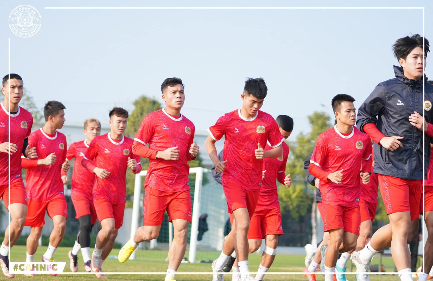 Văn Hậu, Văn Thanh háo hức tập khai xuân ở đội tân binh V-League - ảnh 6