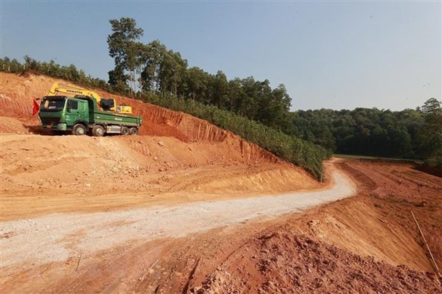 Thủ tướng kiểm tra dự án đường bộ cao tốc Tuyên Quang-Phú Thọ - ảnh 2