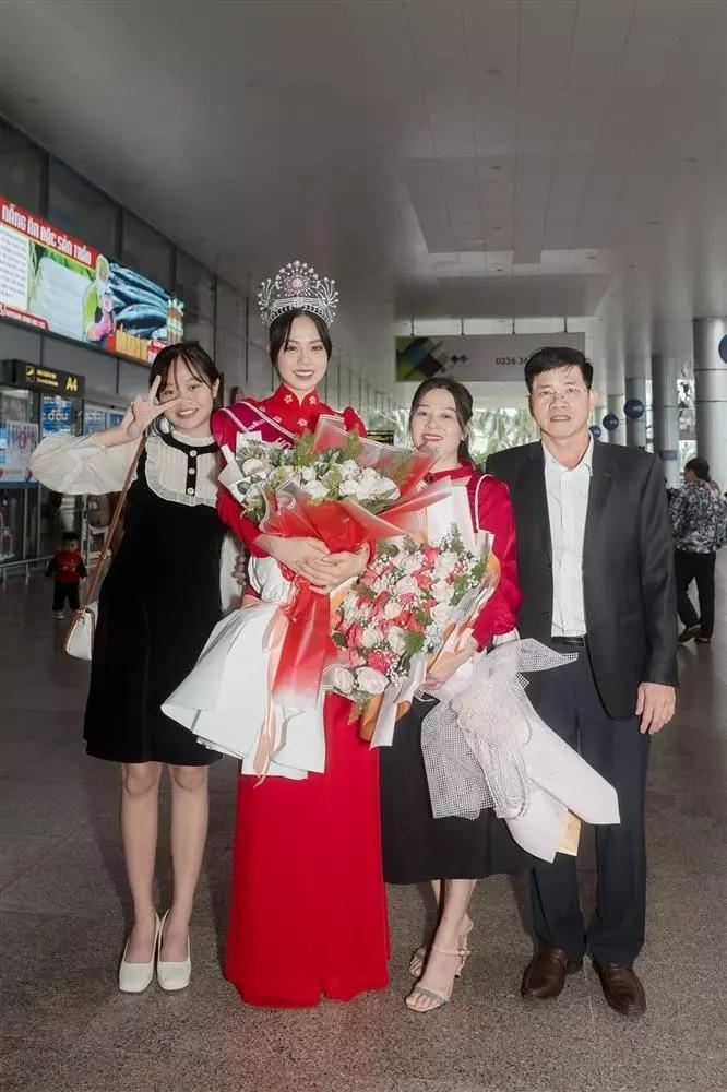 Nhan sắc Hoa hậu Việt Nam Thanh Thủy chuẩn 'bản sao mẹ' - ảnh 8