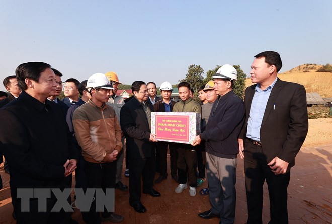Thủ tướng kiểm tra dự án đường bộ cao tốc Tuyên Quang-Phú Thọ - ảnh 8