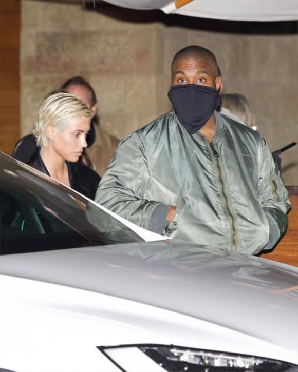 Kanye West đưa vợ mới Bianca Censori và con gái North West đi ăn tối - ảnh 1