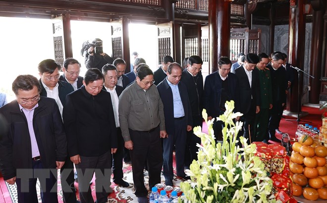 Thủ tướng kiểm tra dự án đường bộ cao tốc Tuyên Quang-Phú Thọ - ảnh 12