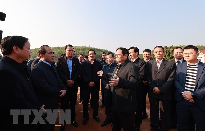 Thủ tướng kiểm tra dự án đường bộ cao tốc Tuyên Quang-Phú Thọ - ảnh 6