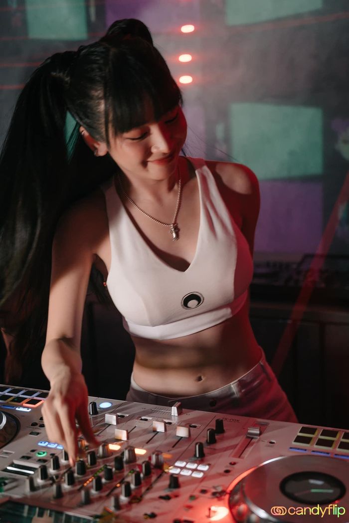 Chuộng mốt hở vòng eo, nữ DJ Đà Nẵng làm fans lo lắng - ảnh 8