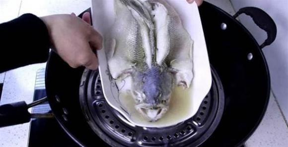 Đây là cách hấp cá vược đúng cách, cá mềm và thơm, cách làm đơn giản, thơm ngon và không có mùi tanh - ảnh 4