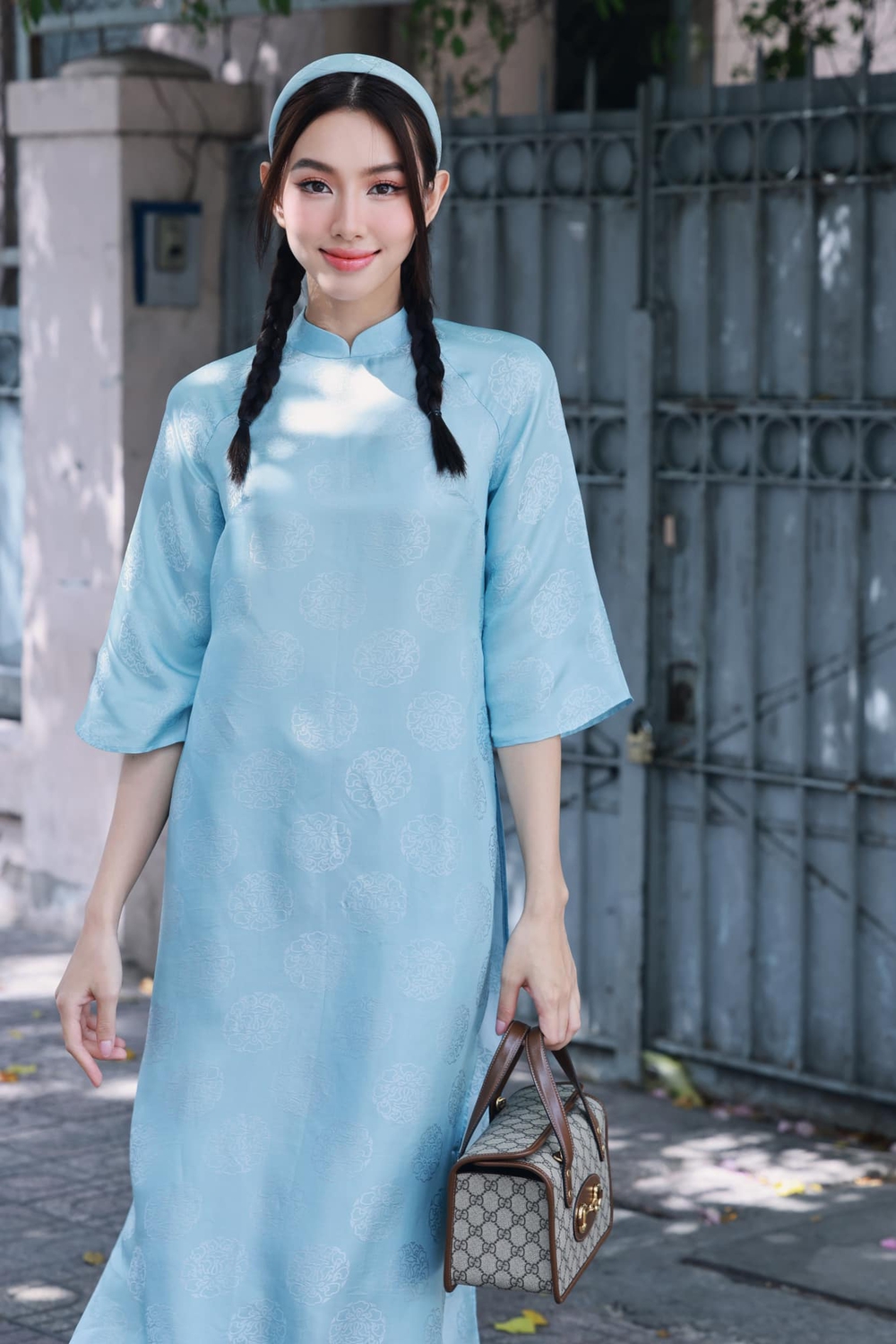 Mê mệt loạt áo dài Tết của Hoa hậu Thùy Tiên: Toàn đồ local brand quen mặt, thiết kế điệu đà cứ diện là xinh - ảnh 1