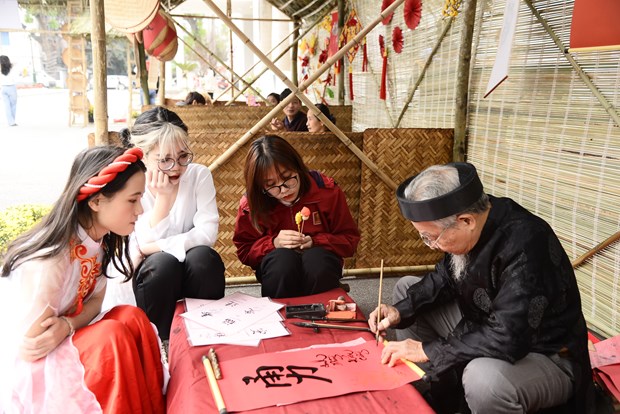 Sinh viên quốc tế hào hứng trải nghiệm Tết cổ truyền Việt Nam - ảnh 5