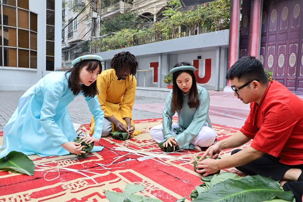 Sinh viên quốc tế hào hứng trải nghiệm Tết cổ truyền Việt Nam - ảnh 1
