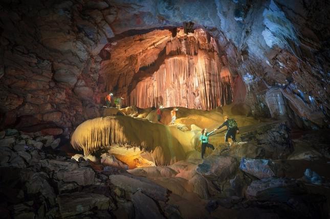 Hung Thoòng (Quảng Bình): Hệ thống hang động mới đẹp siêu thực, không kém hang Sơn Đoòng - ảnh 2