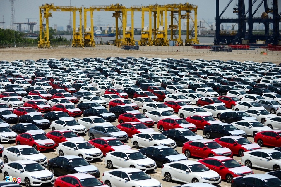 Việt Nam nhập khẩu hơn 6.300 ôtô trong nửa tháng đầu năm - ảnh 1