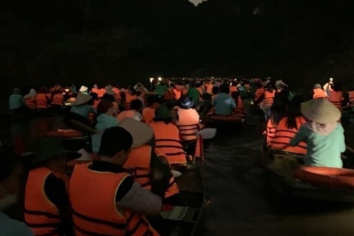 Ninh Bình bác tin du khách kẹt ở Tràng An tới nửa đêm - ảnh 1