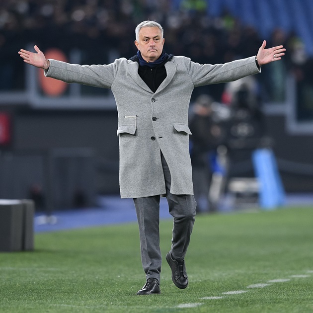 Mourinho mừng sinh nhật tuổi 60 cùng AS Roma - ảnh 10