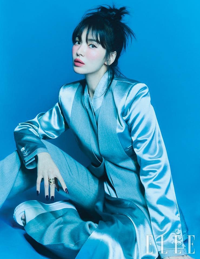 Song Hye Kyo xinh điên đảo trên tạp chí đầu năm, khoe trọn sắc vóc ''''lão hóa ngược'''' càng ngắm càng mê - ảnh 2