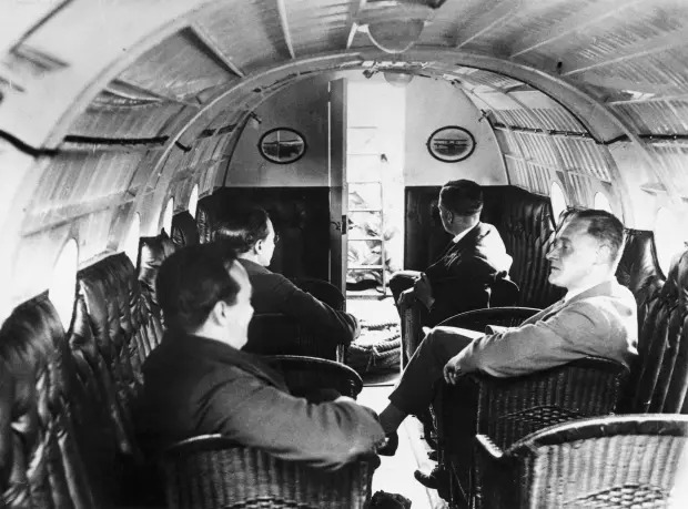 Cảnh tượng trên khoang máy bay từ 100 năm trước - ảnh 5