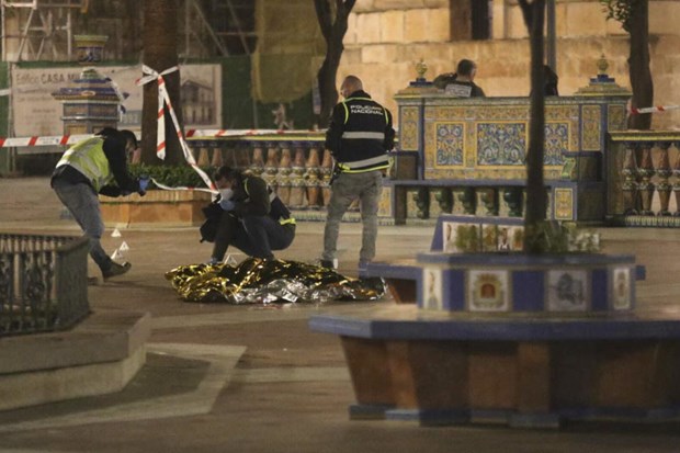 Tây Ban Nha: Tấn công bằng rìu tại 2 nhà thờ khiến 1 người thương vong - ảnh 1