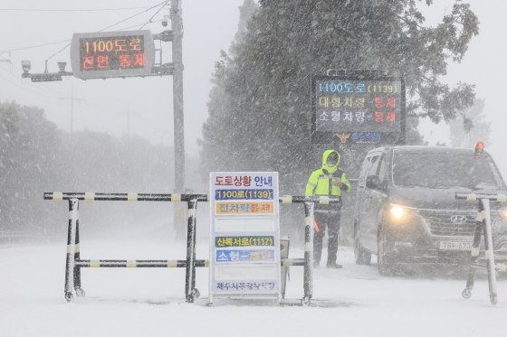 Đợt lạnh kỷ lục càn quét Trung Quốc, Nhật Bản và Hàn Quốc dịp Tết: Vì sao thời tiết cực đoan sẽ là ''bình thường mới''? - ảnh 1