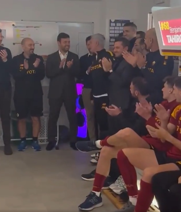 Mourinho mừng sinh nhật tuổi 60 cùng AS Roma - ảnh 1