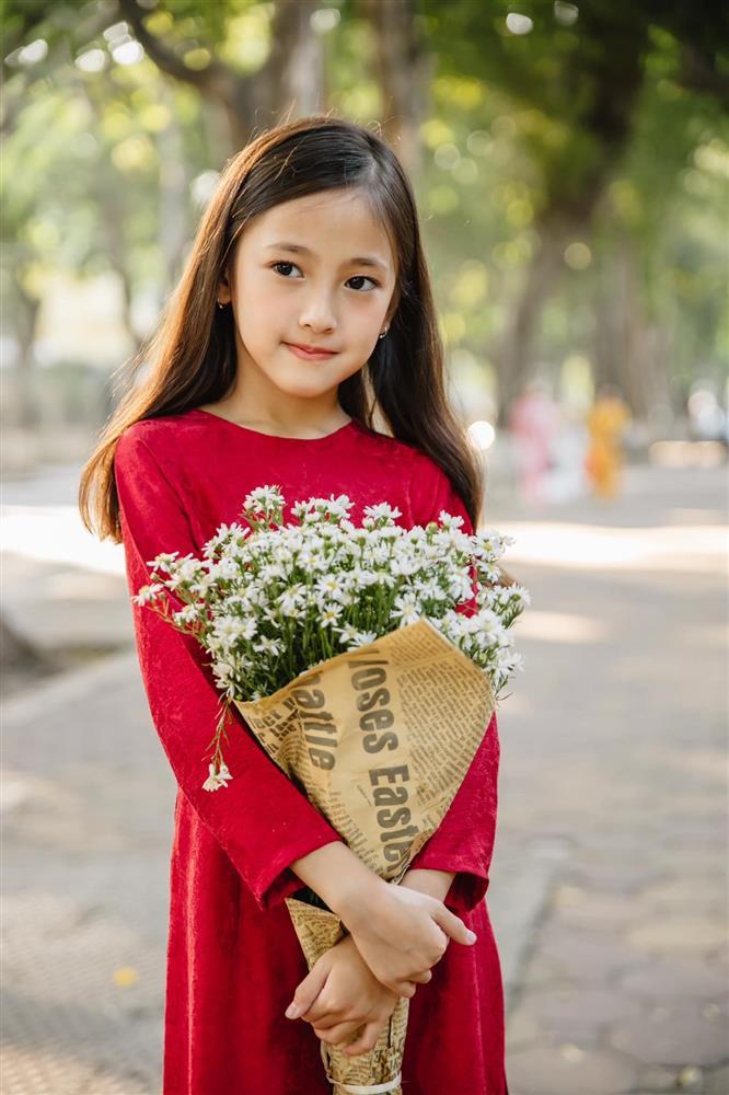 Con gái sao Việt diện áo dài đôi cùng mẹ: Ai được khen là 'Hoa hậu tương lai'? - ảnh 3