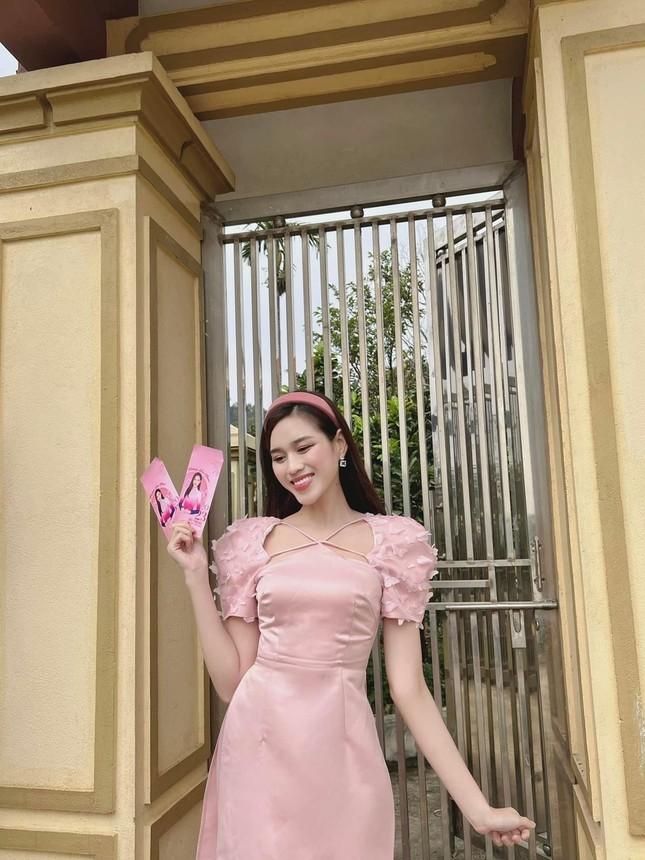 4 Hoa hậu Mỹ Linh, Tiểu Vy, Đỗ Thị Hà và Thanh Thủy 'đụng hàng' - ảnh 5