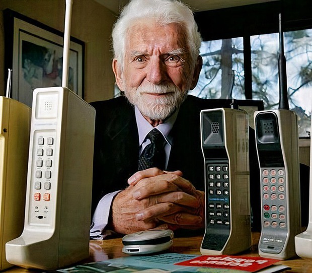 Bạn có biết: Chiếc điện thoại di động đầu tiên trên thế giới có giá tới 10.000 USD! - ảnh 1
