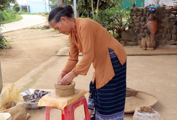 Lâm Đồng: Người giữ nghề làm gốm của đồng bào Chu Ru - ảnh 4