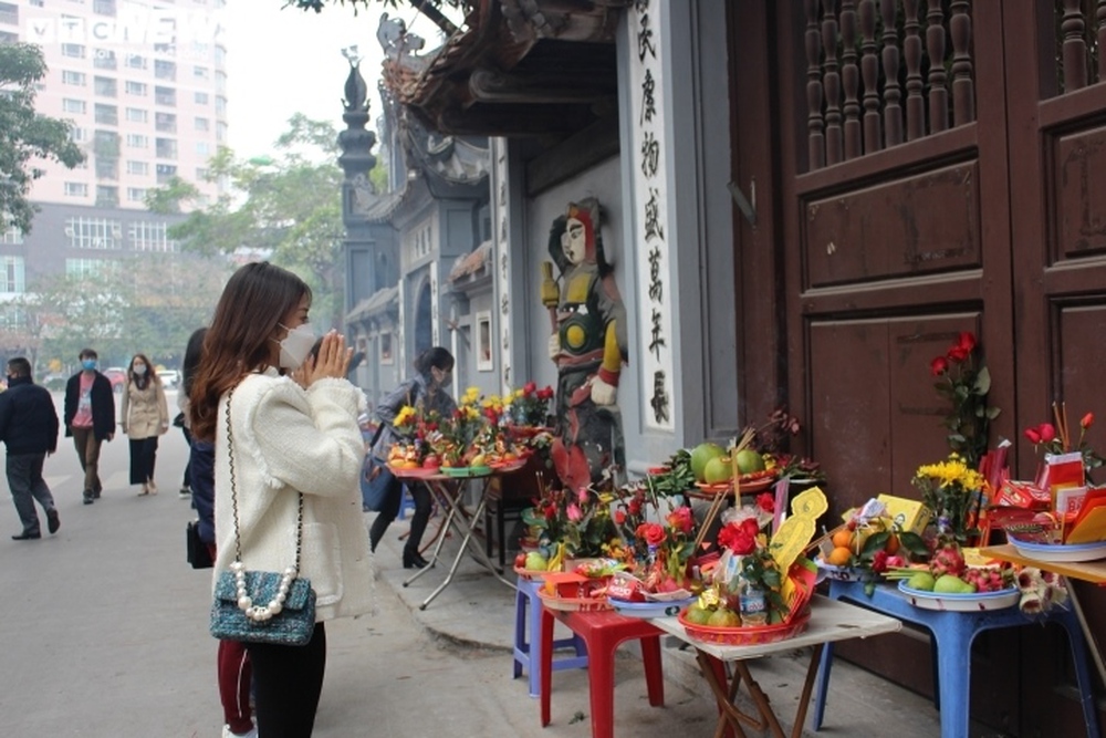 Những địa điểm cầu duyên ở Hà Nội thu hút bạn trẻ dịp đầu xuân - ảnh 1