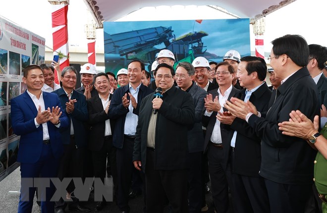 Thủ tướng kiểm tra dự án xây dựng đường bộ cao tốc Nha Trang-Cam Lâm - ảnh 14