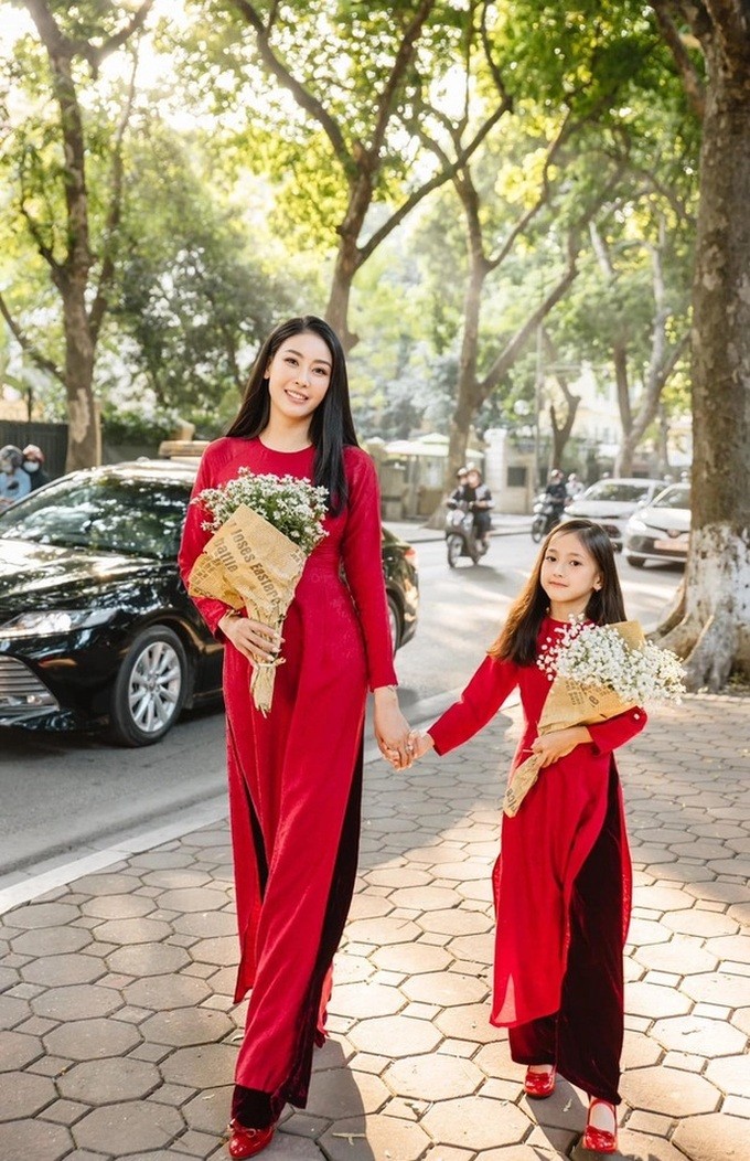Dàn sao Việt ‘đọ sắc’ với áo dài dịp năm mới - ảnh 8