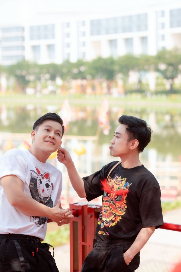 Don Nguyễn và bạn trai Thanh Tú tình tứ đón năm mới - ảnh 9