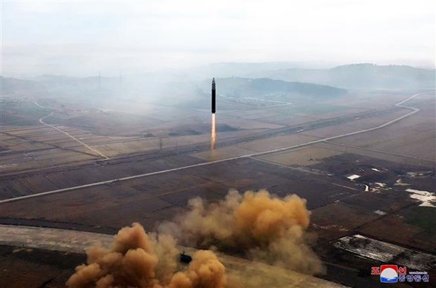 Nhật Bản phóng vệ tinh theo dõi các căn cứ quân sự của Triều Tiên - ảnh 1