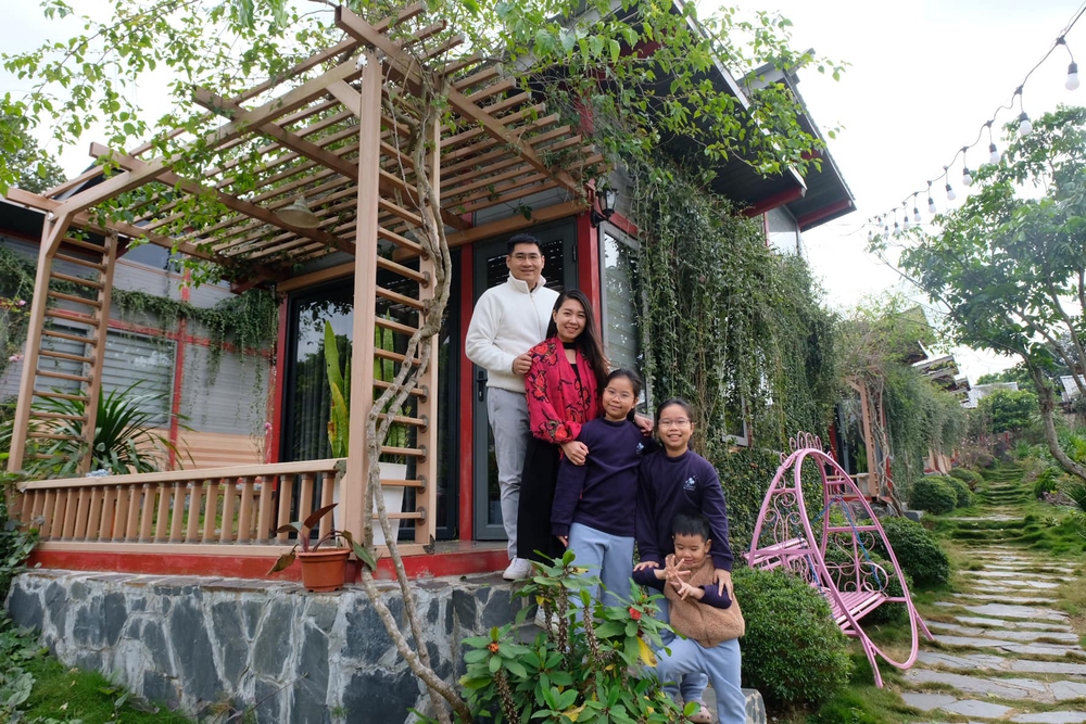 Gia đình mê du lịch mãn nhãn với sắc hoa tớ dày nhuộm hồng núi rừng Mộc Châu - ảnh 3