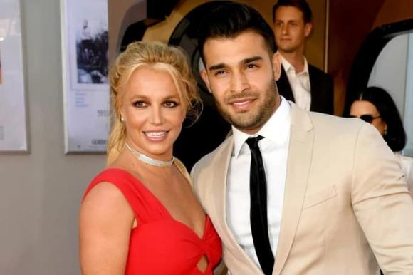 Britney Spears khủng hoảng trong cuộc hôn nhân mới, vừa thoát khỏi sự kiểm soát từ bố lại bị chồng lừa dối? - ảnh 5