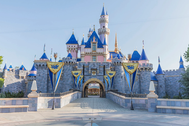 Điều mới lạ ở Disneyland Resort nhân dịp 100 năm thành lập Walt Disney - ảnh 1
