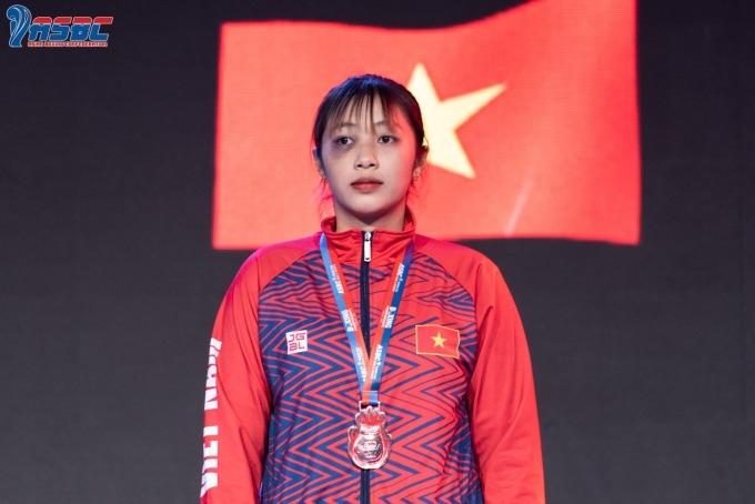 Nữ võ sĩ Việt để mắt 'gấu trúc' lên nhận huy chương - ảnh 2