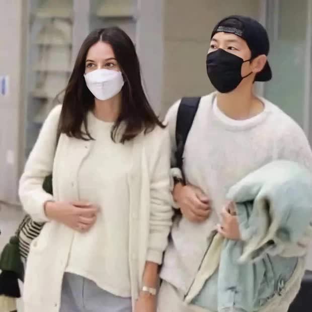 Dispatch tung ảnh độc quyền bà xã Song Joong Ki đi mua đồ trẻ em, hé lộ cách tài tử chăm vợ bầu tại biệt thự gần 400 tỷ - ảnh 4