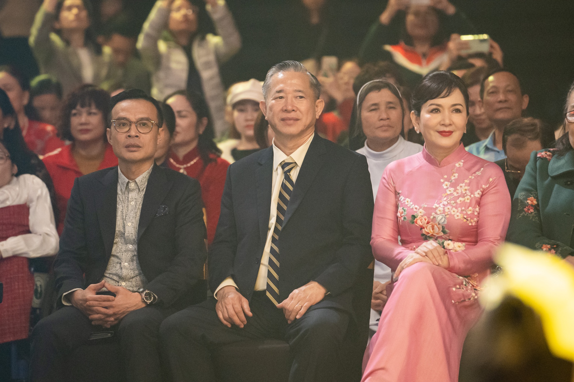 Hồng Diễm, Đan Lê xúc động rơi nước mắt trong Gala Việc tử tế 2023 - ảnh 5