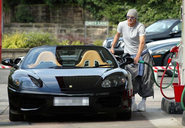 Ferrari mui trần 22 năm tuổi của Beckham có giá quy đổi hơn 3,1 tỷ đồng: 22 năm đi chưa đến 1,3 vạn km - ảnh 1
