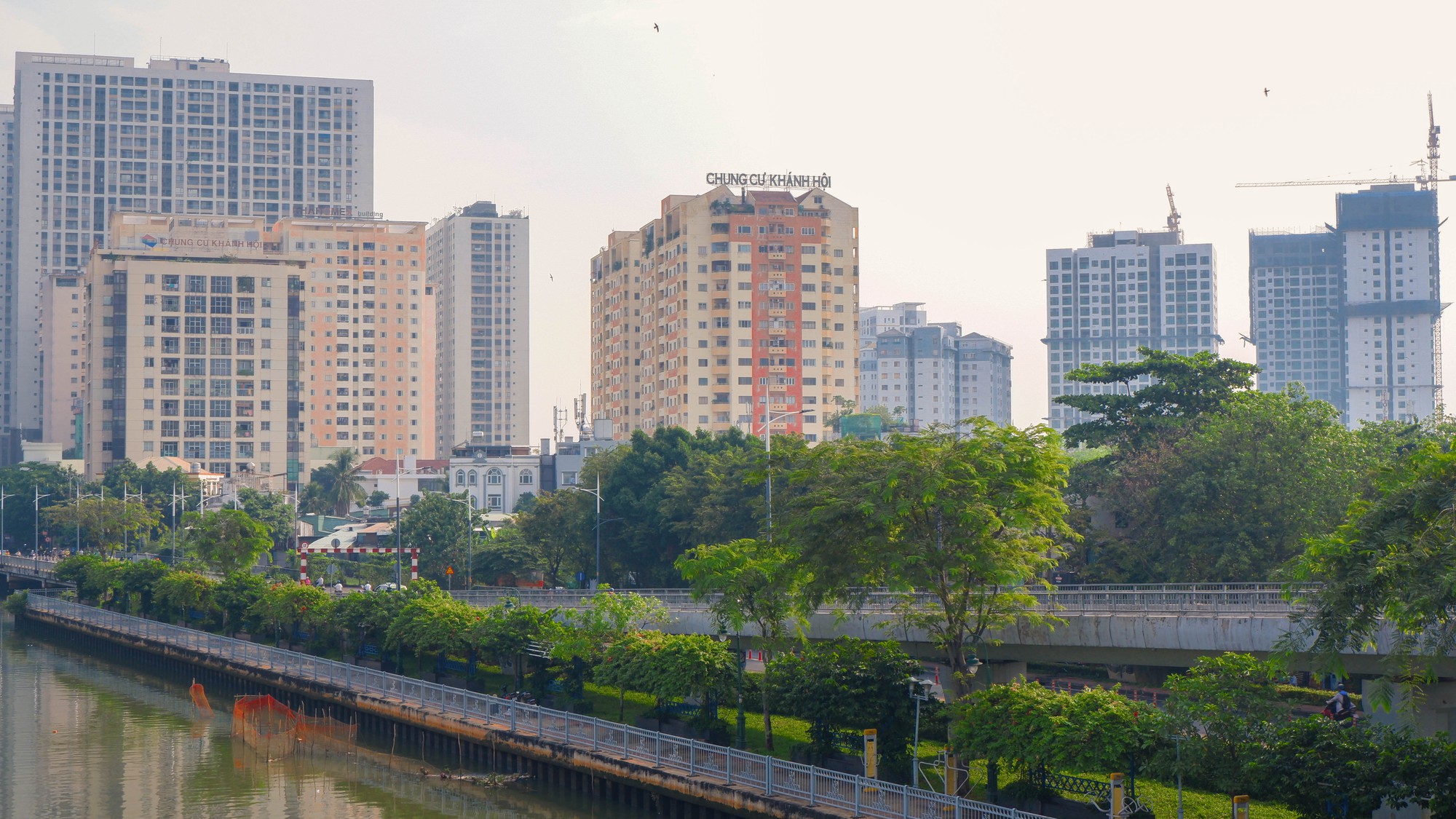 Giá căn hộ cao ngất ngưởng tại quận có mật độ dân số cao nhất Việt Nam - ảnh 3