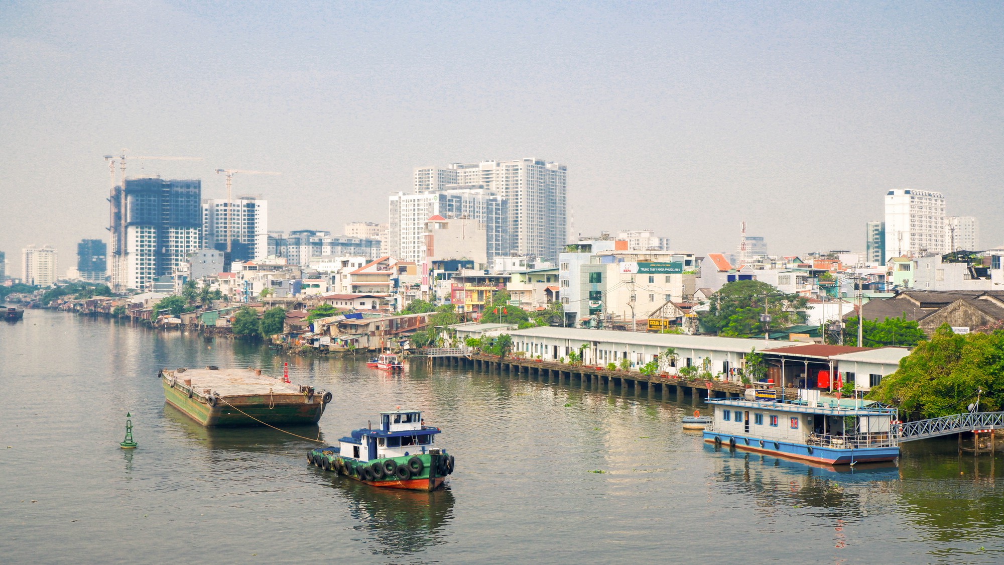 Giá căn hộ cao ngất ngưởng tại quận có mật độ dân số cao nhất Việt Nam - ảnh 11