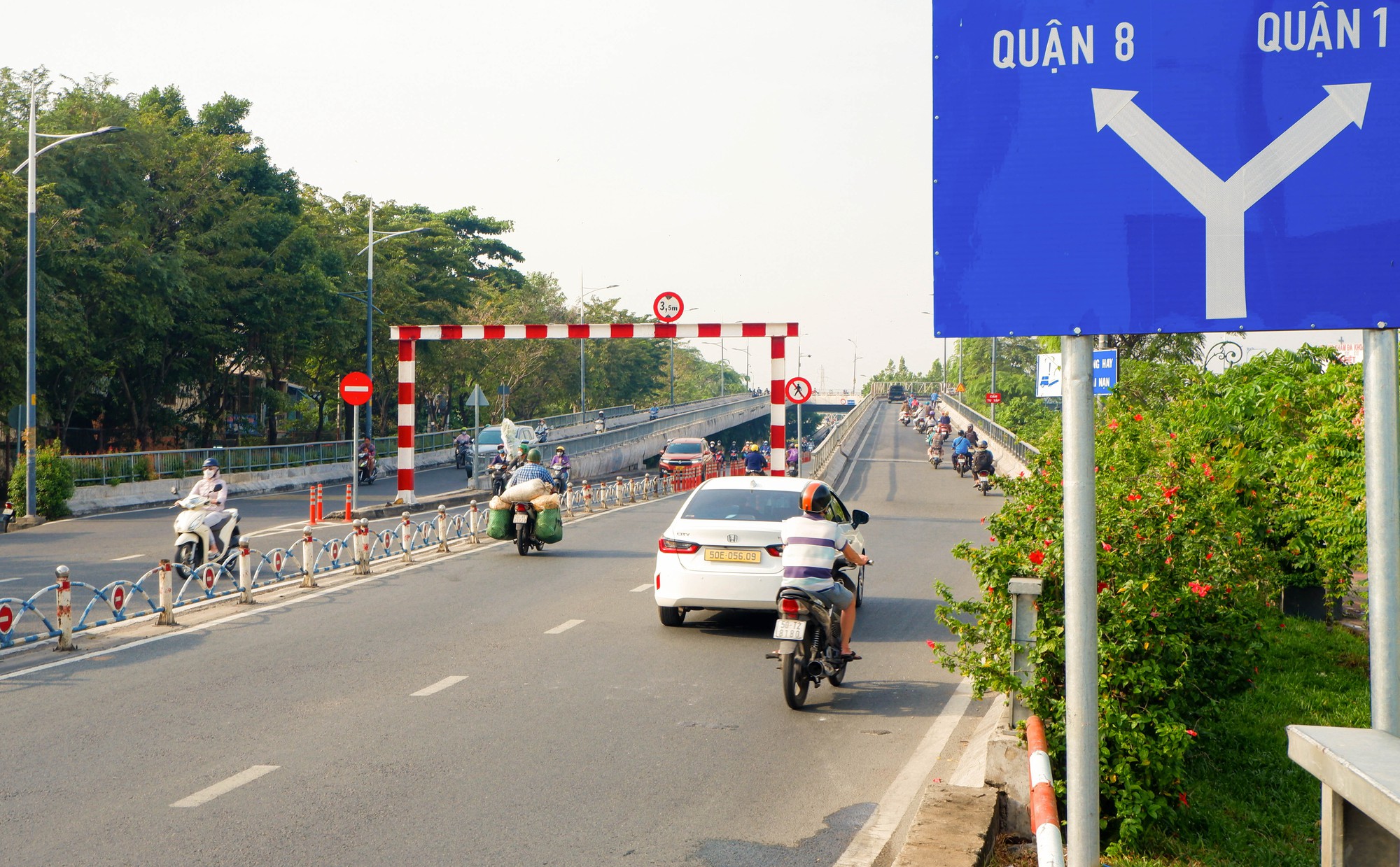 Giá căn hộ cao ngất ngưởng tại quận có mật độ dân số cao nhất Việt Nam - ảnh 2