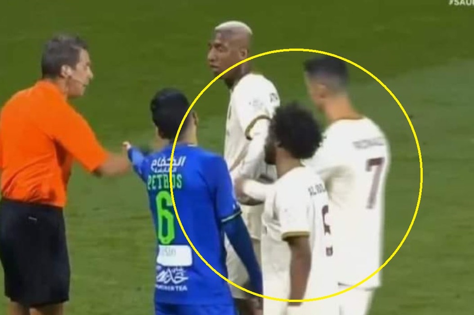 CĐV tố Ronaldo tranh đá penalty của đồng đội - ảnh 1