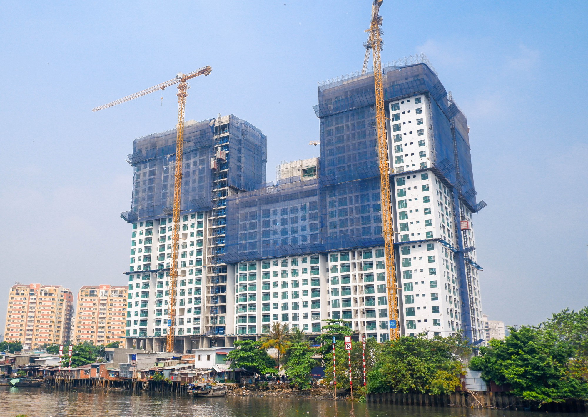 Giá căn hộ cao ngất ngưởng tại quận có mật độ dân số cao nhất Việt Nam - ảnh 7