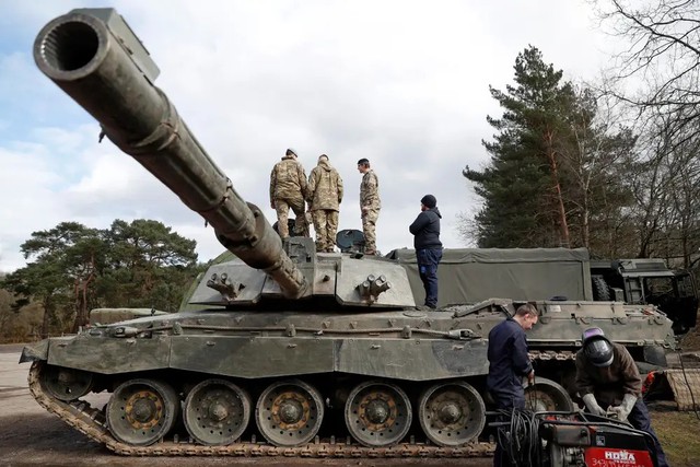 Vì sao Ukraine sẽ đau đầu vì xe tăng từ phương Tây? - ảnh 3