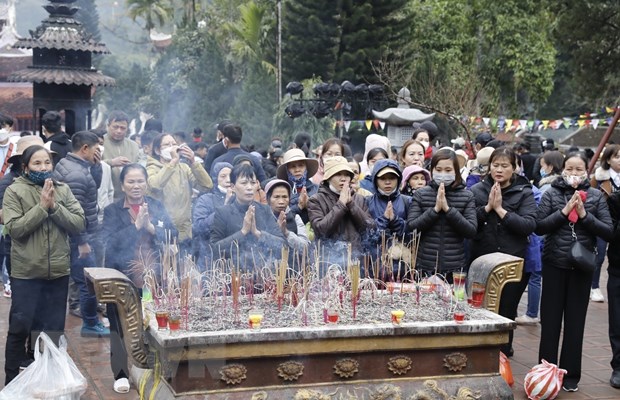 Chuyển biến nếp sinh hoạt văn hóa tại các đền chùa, lễ hội đầu Xuân - ảnh 1